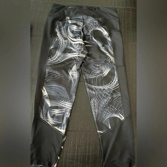 Nike dri fit capris leggings Small - Picture 4 of 5